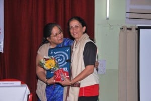 Vasanti Joshi Felicitated by UWAP Trustee Dr Nita Mawar
